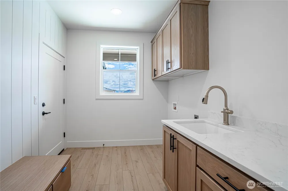 922 Long Drive Chelan, WA 98816