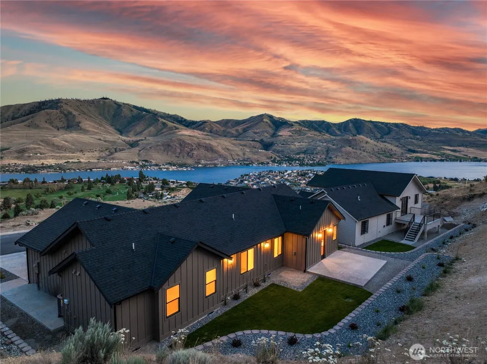 922 Long Drive Chelan, WA 98816