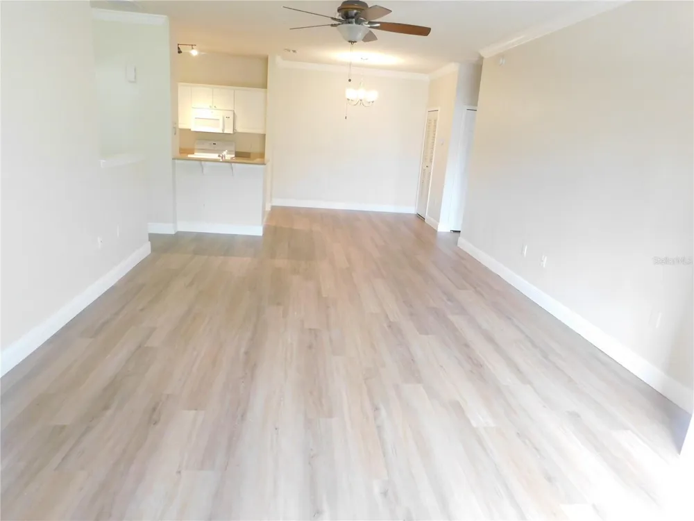 417 SOUTHERN PECAN CIRCLE #201 Winter Garden, FL 34787