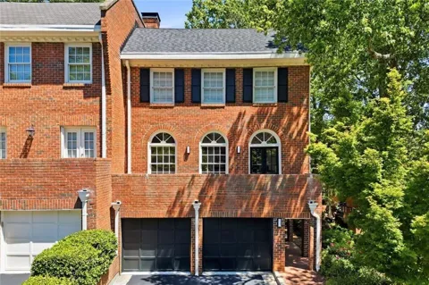 425 Jefferson Circle NE