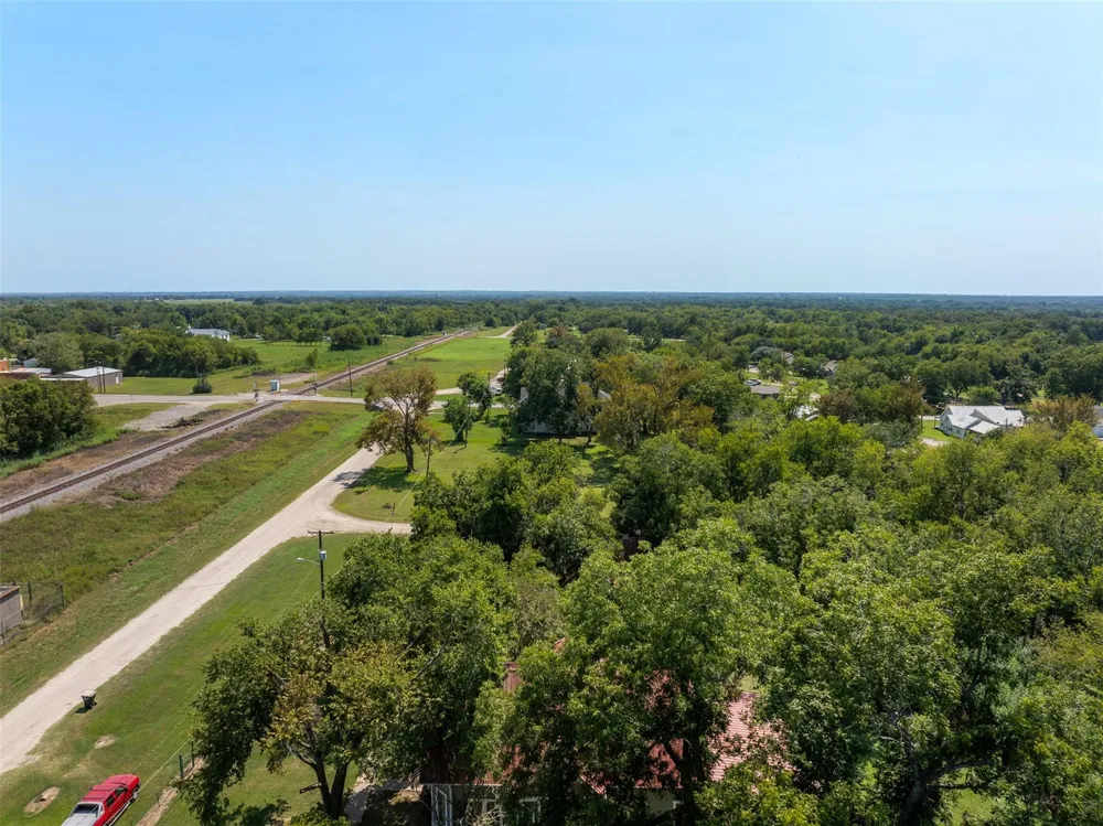 1008 Railroad Thornton, TX 76687