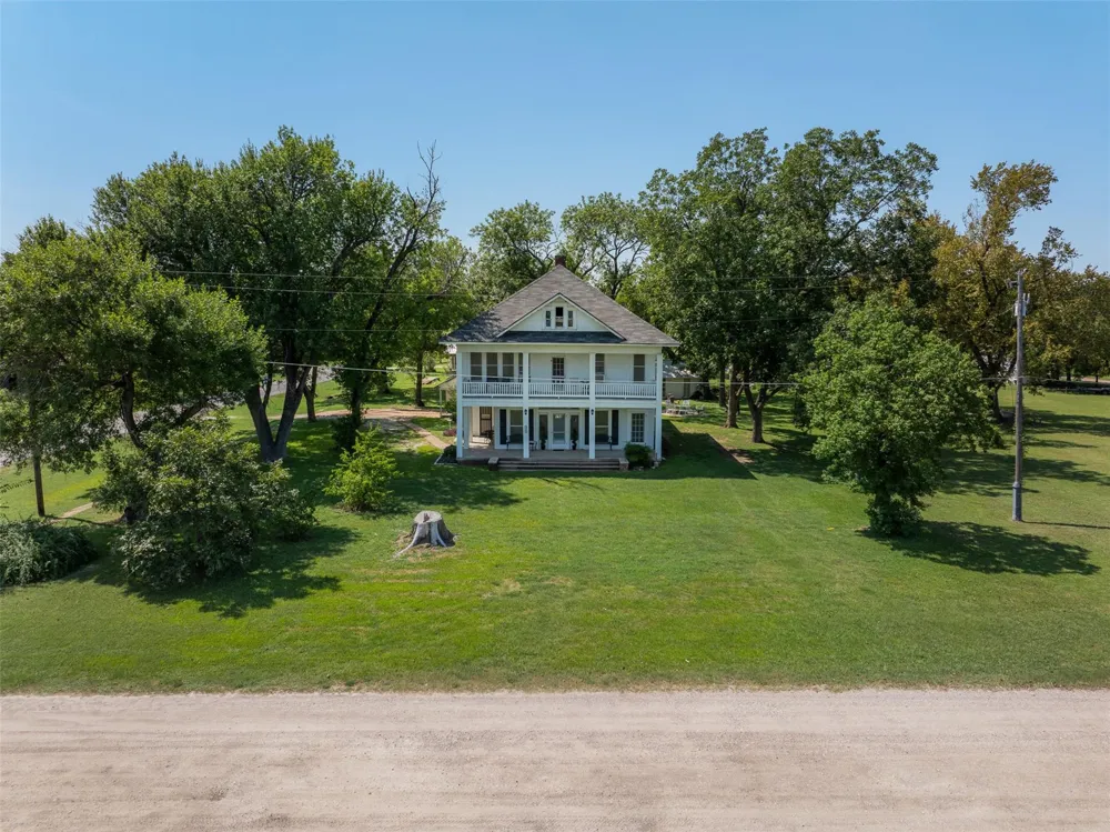 1008 Railroad Thornton, TX 76687