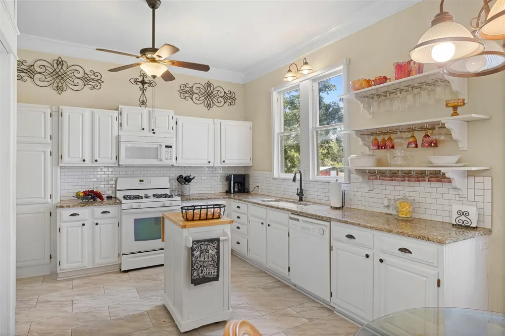 1008 Railroad Thornton, TX 76687