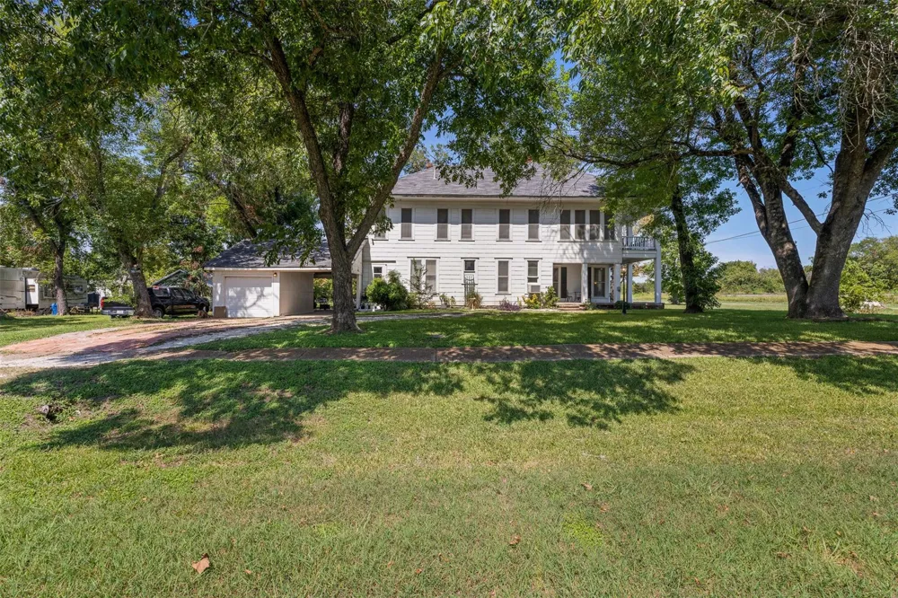 1008 Railroad Thornton, TX 76687