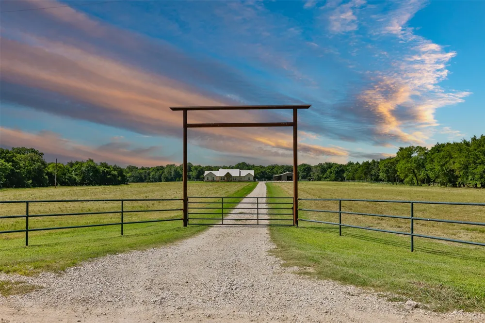 405 County Road 156 Whitesboro, TX 76273