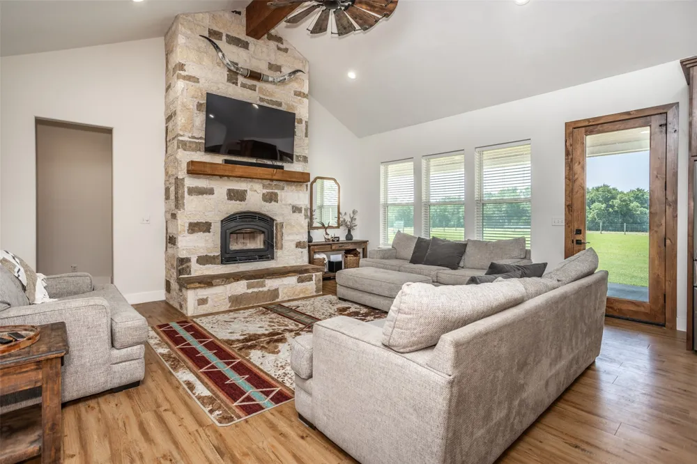 405 County Road 156 Whitesboro, TX 76273