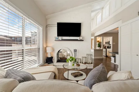 5916 Sandhurst Lane #225