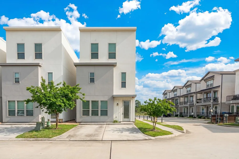 18736 Centro Main St Shenandoah, TX 77385
