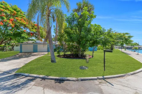 139 E Lake Drive