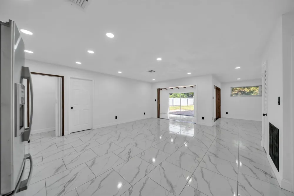 139 E Lake Drive Lehigh Acres, FL 33936