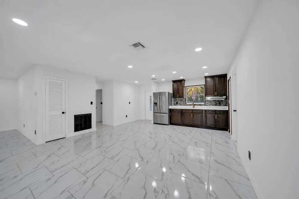 139 E Lake Drive Lehigh Acres, FL 33936