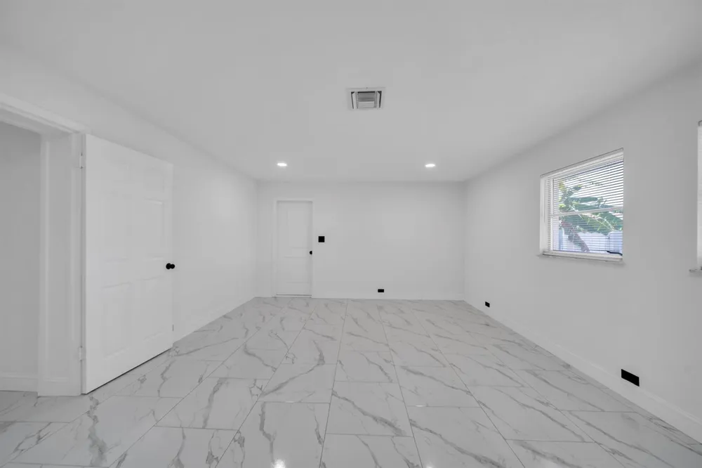 139 E Lake Drive Lehigh Acres, FL 33936