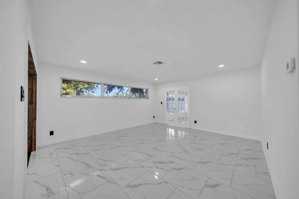 139 E Lake Drive Lehigh Acres, FL 33936