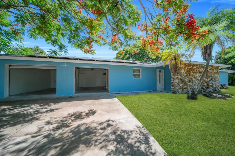 139 E Lake Drive Lehigh Acres, FL 33936
