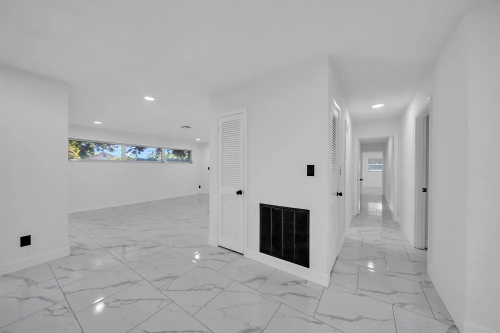 139 E Lake Drive Lehigh Acres, FL 33936