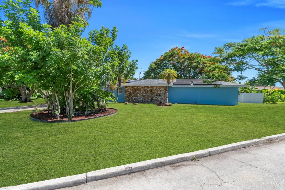 139 E Lake Drive Lehigh Acres, FL 33936