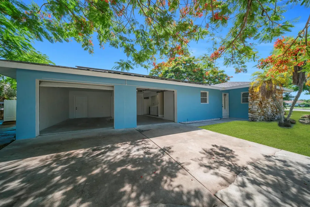 139 E Lake Drive Lehigh Acres, FL 33936