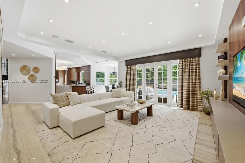 1585 Victoria Isle Way Weston, FL 33327