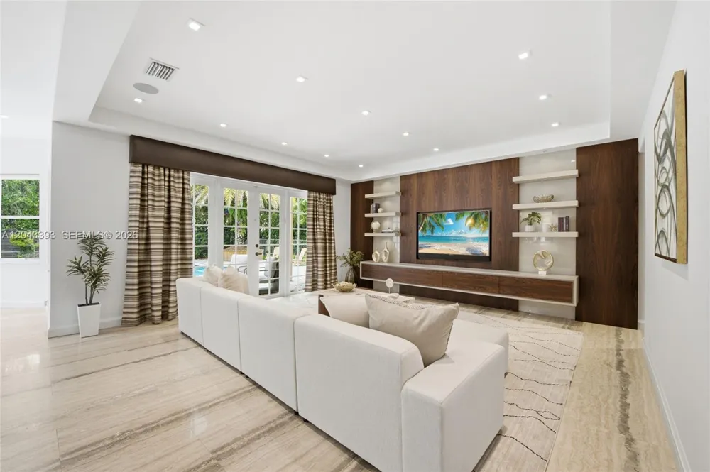 1585 Victoria Isle Way Weston, FL 33327