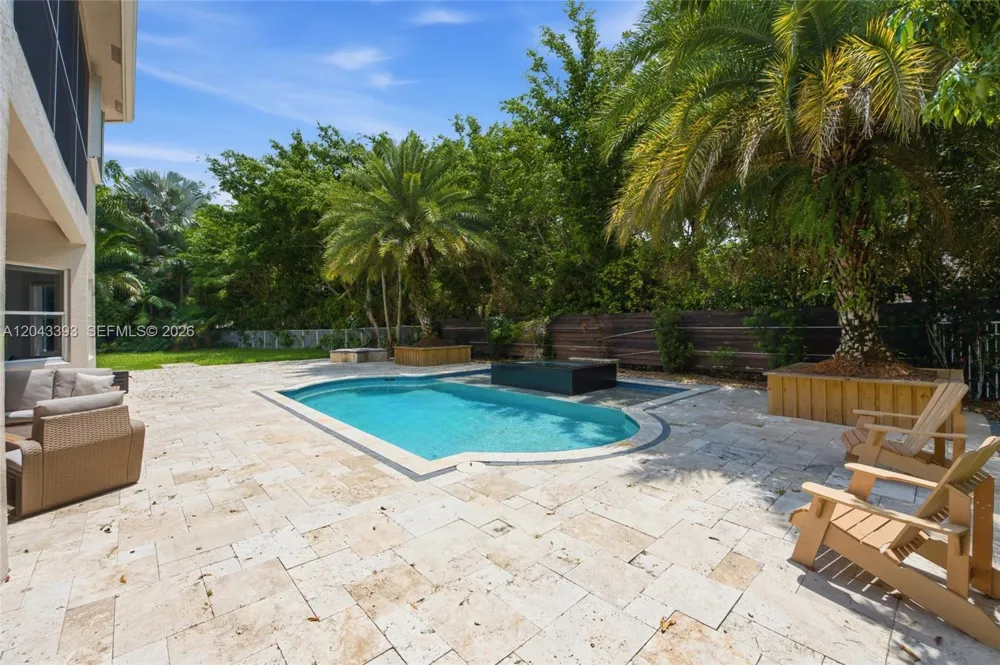 1585 Victoria Isle Way Weston, FL 33327