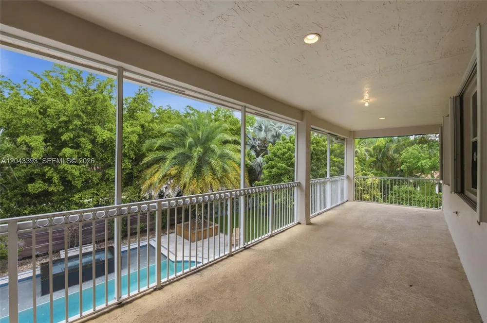 1585 Victoria Isle Way Weston, FL 33327