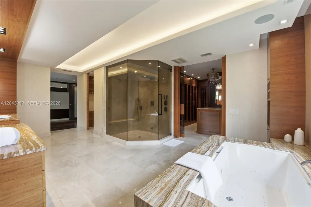1585 Victoria Isle Way Weston, FL 33327