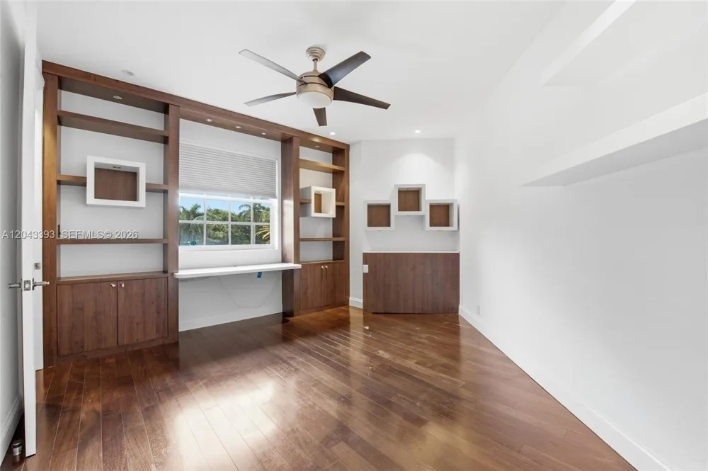 1585 Victoria Isle Way Weston, FL 33327