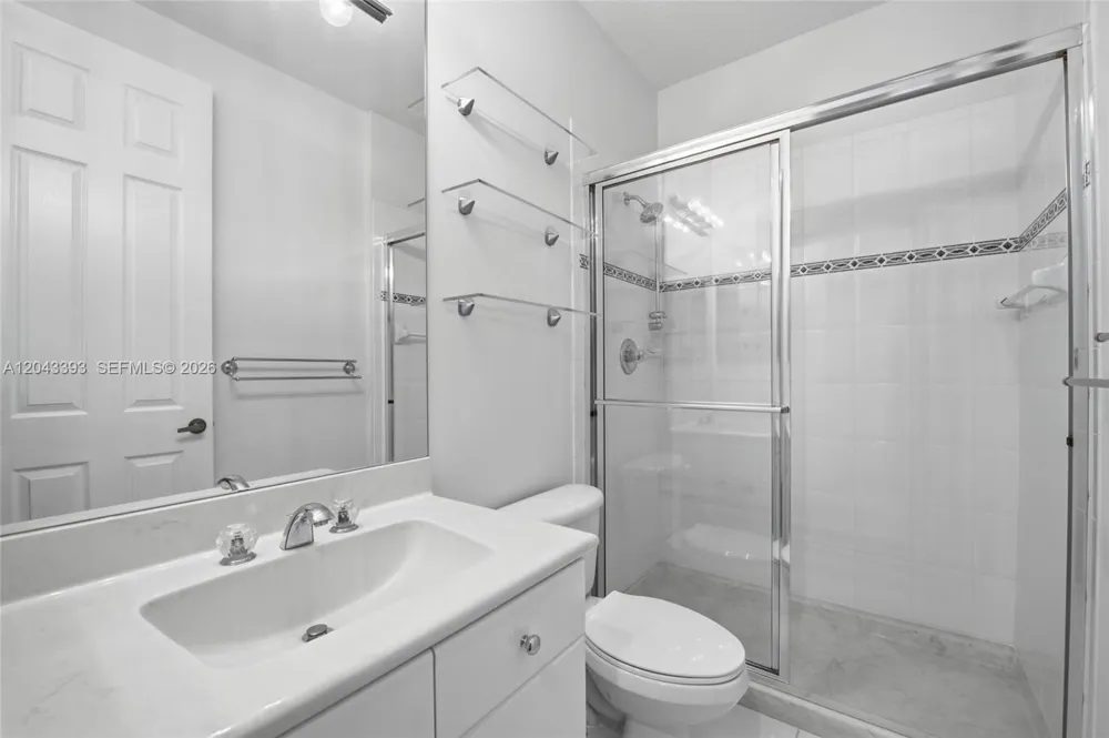 1585 Victoria Isle Way Weston, FL 33327