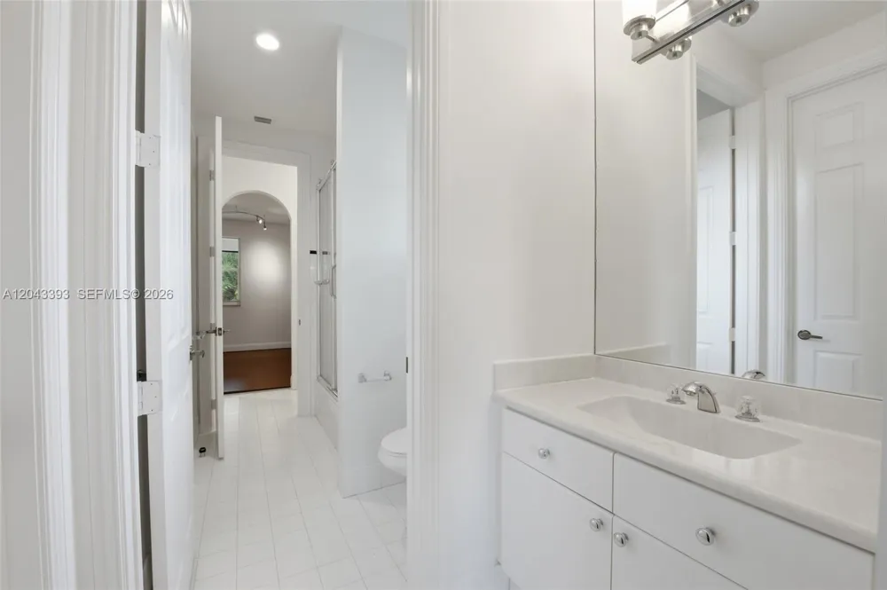 1585 Victoria Isle Way Weston, FL 33327