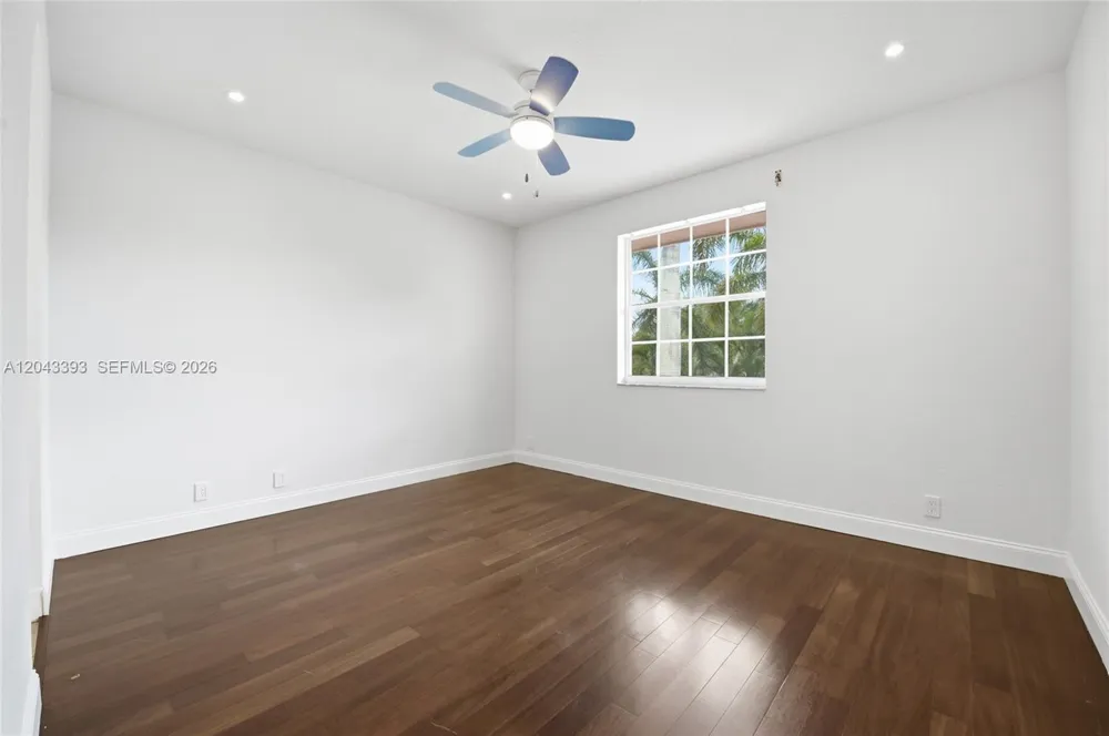 1585 Victoria Isle Way Weston, FL 33327