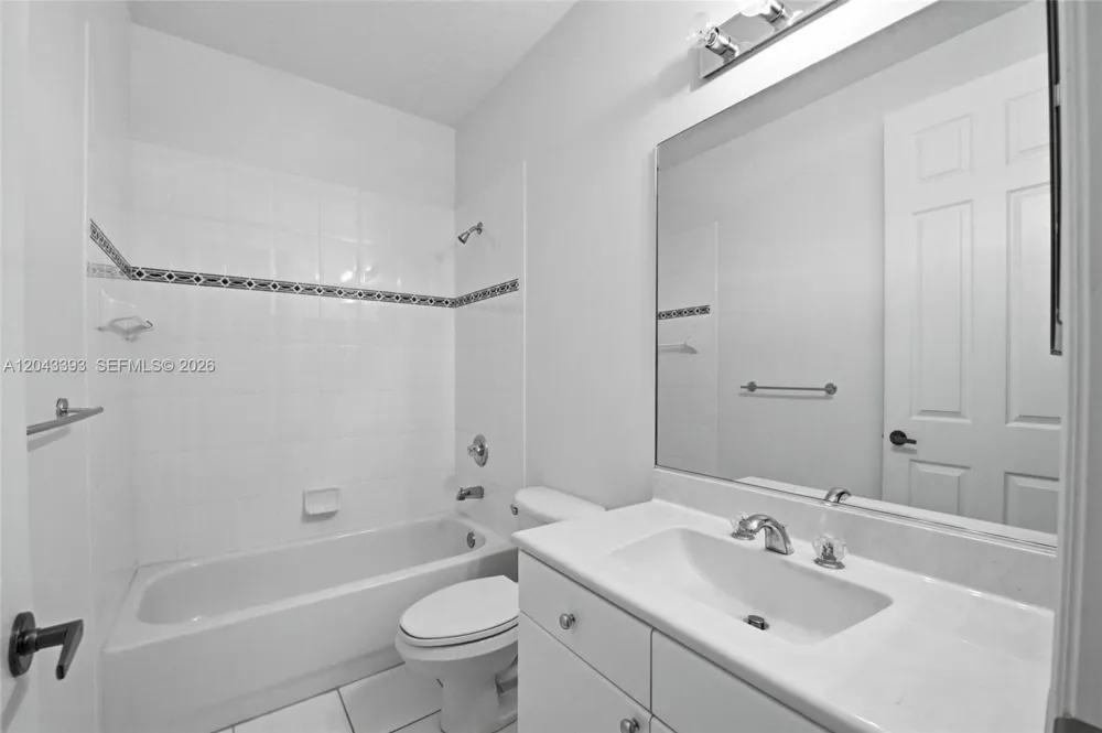 1585 Victoria Isle Way Weston, FL 33327
