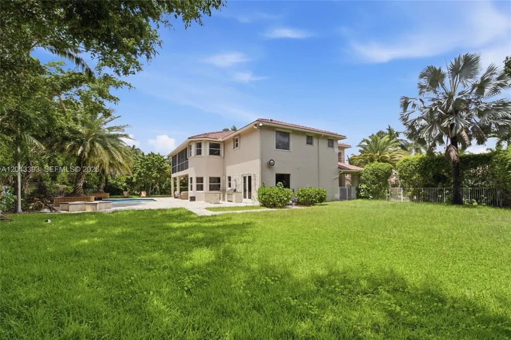1585 Victoria Isle Way Weston, FL 33327