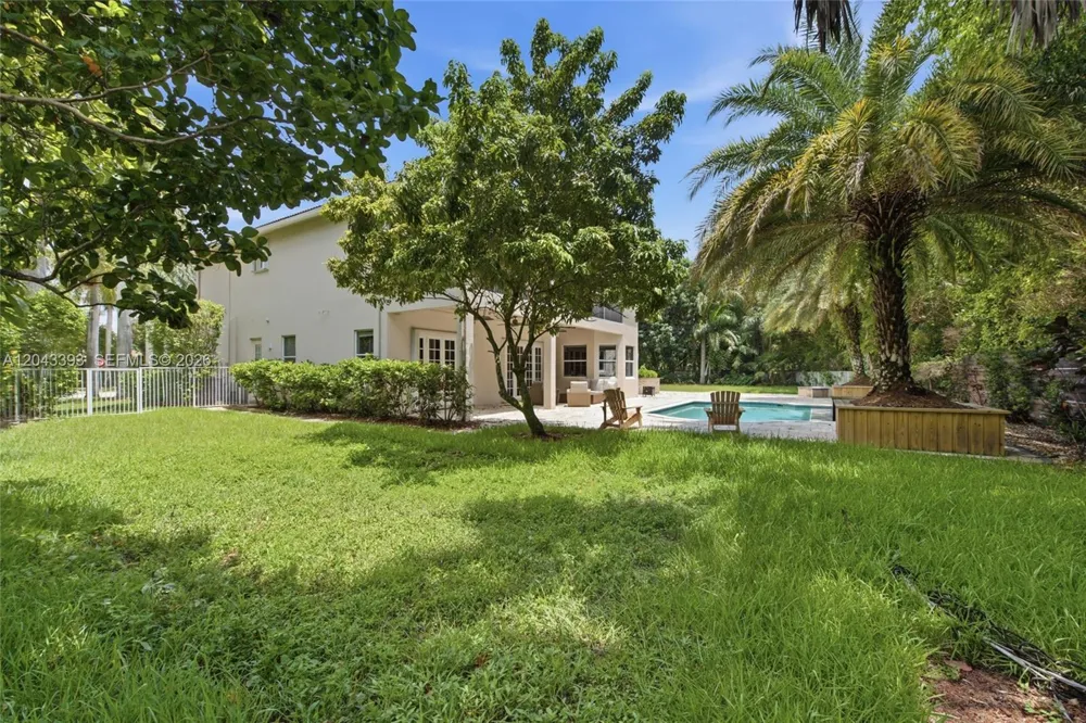 1585 Victoria Isle Way Weston, FL 33327