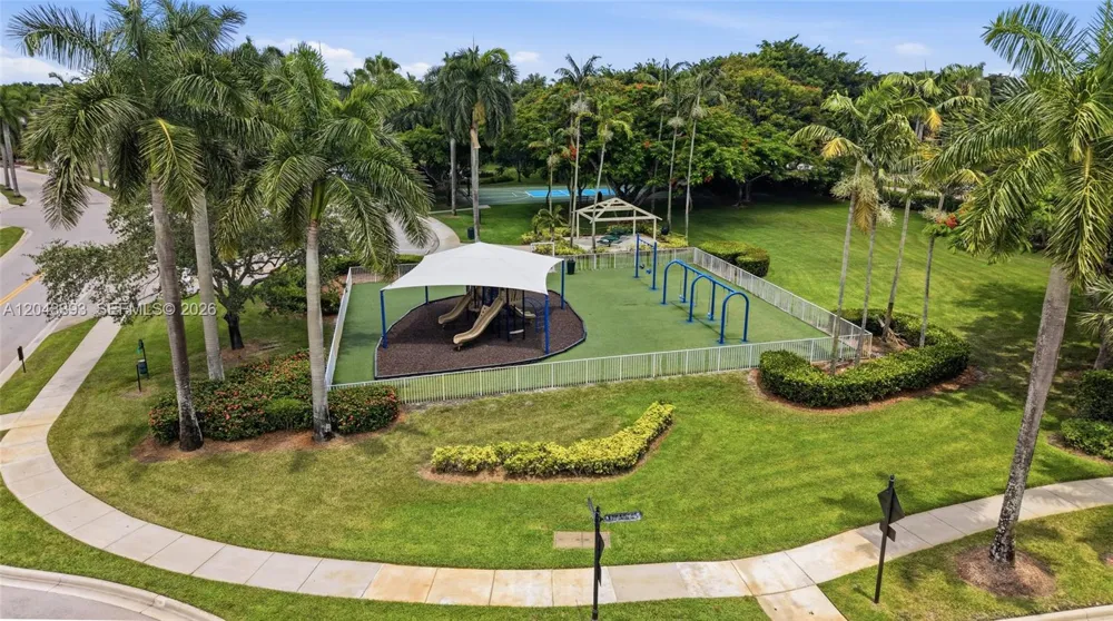 1585 Victoria Isle Way Weston, FL 33327