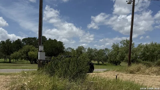 585 County Road 768 Devine, TX 78016