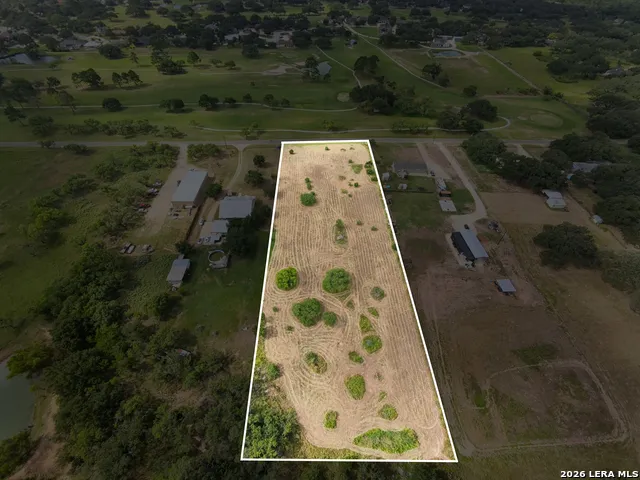 585 County Road 768 Devine, TX 78016