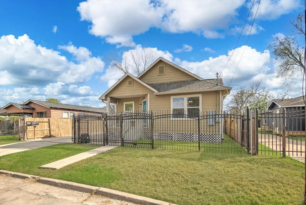 7112 Avenue L Houston, TX 77011