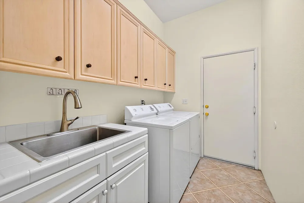 83 Kavenish Drive Rancho Mirage, CA 92270