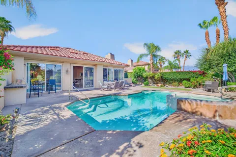 83 Kavenish Drive