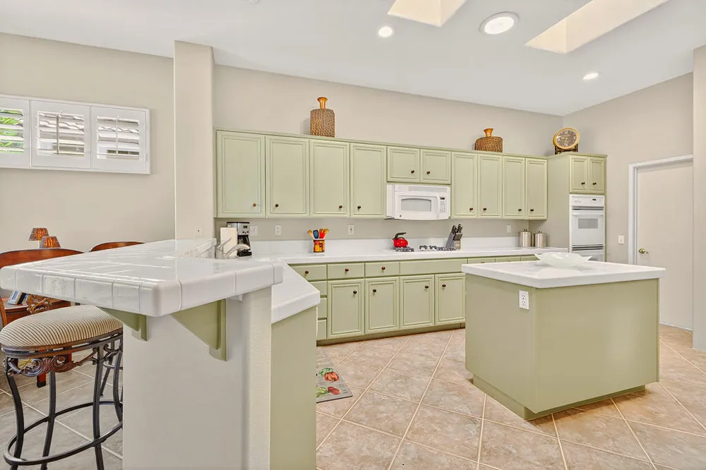 83 Kavenish Drive Rancho Mirage, CA 92270