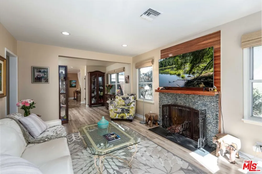 6727 W 88th Street Los Angeles, CA 90045