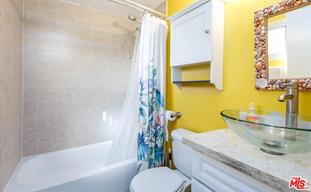6727 W 88th Street Los Angeles, CA 90045