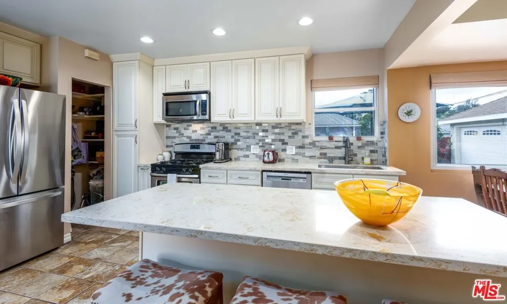 6727 W 88th Street Los Angeles, CA 90045