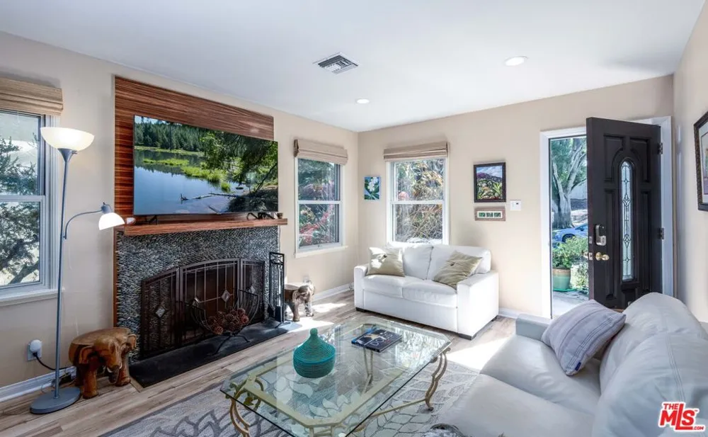6727 W 88th Street Los Angeles, CA 90045