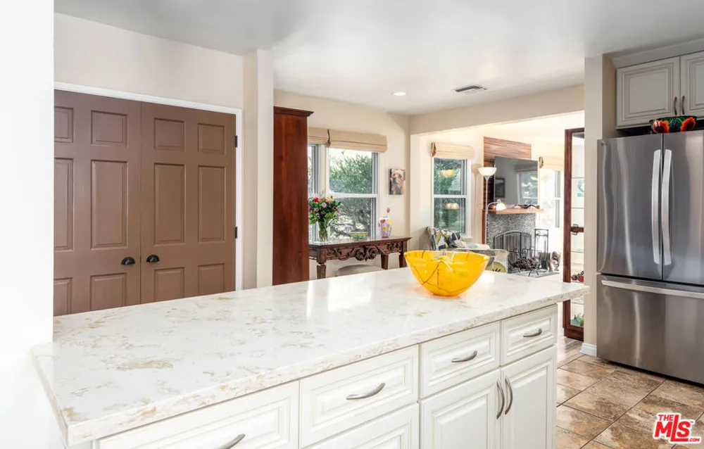 6727 W 88th Street Los Angeles, CA 90045