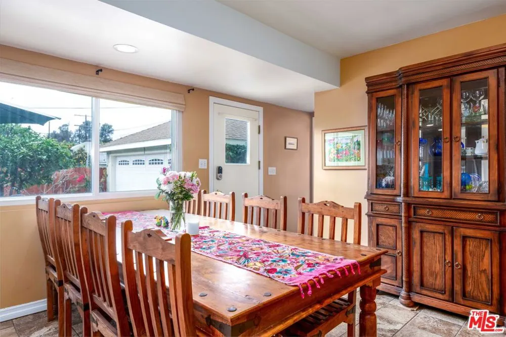 6727 W 88th Street Los Angeles, CA 90045