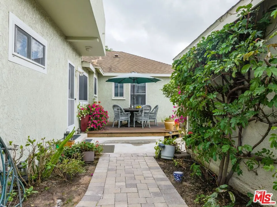6727 W 88th Street Los Angeles, CA 90045