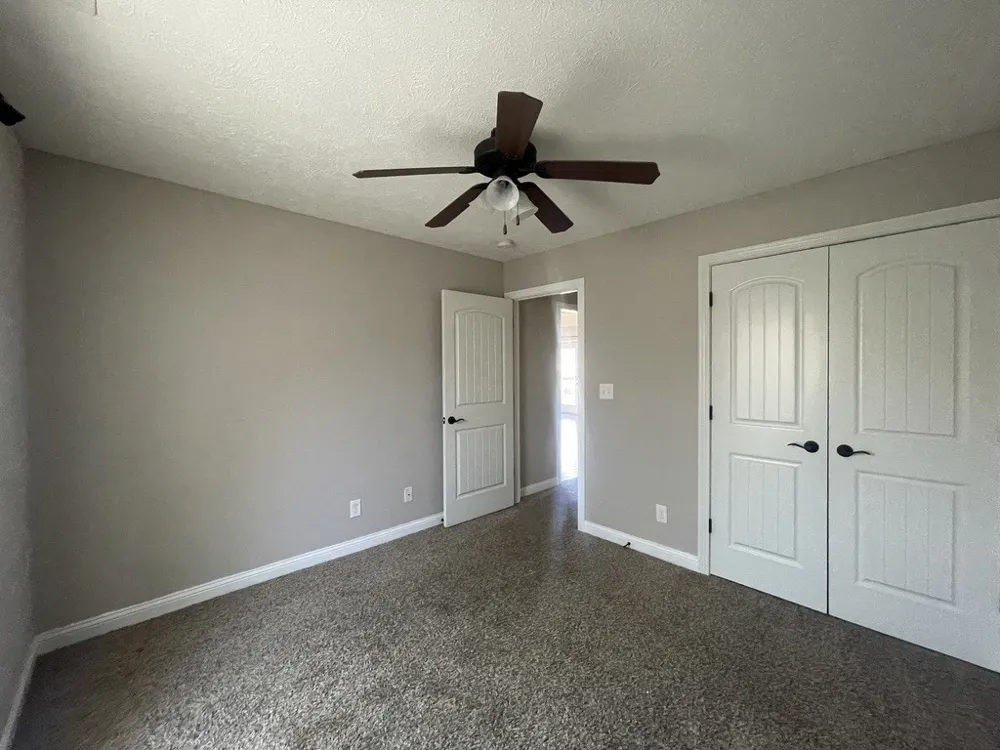 724 Cavalier Dr Clarksville, TN 37040