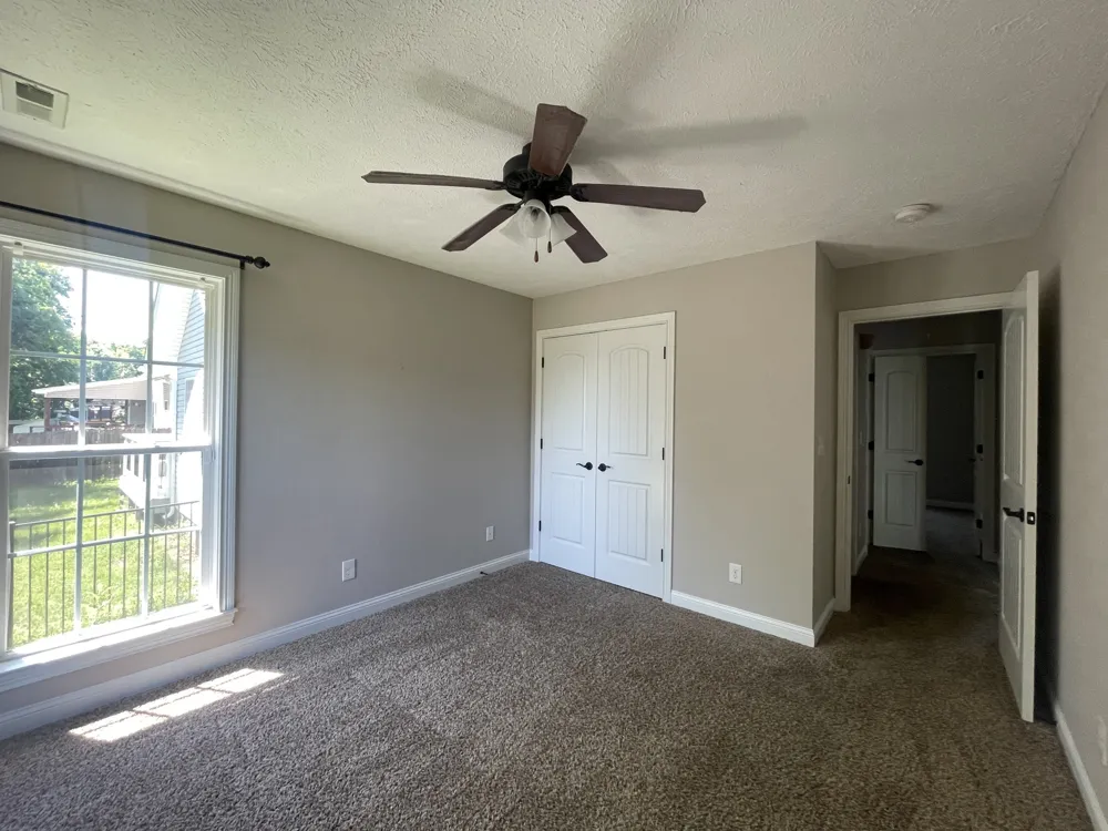 724 Cavalier Dr Clarksville, TN 37040