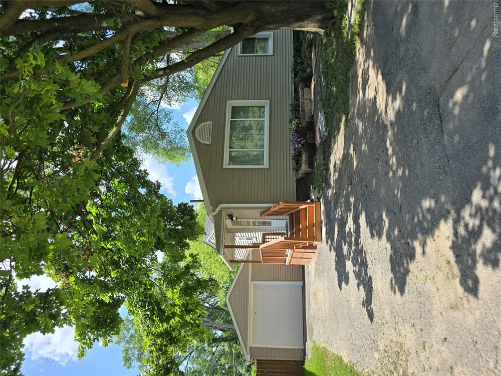 21411 Collingham Avenue Farmington Hills City, MI 48336